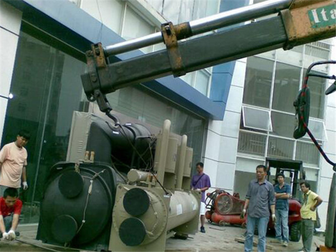 台前县随车吊和汽车吊的核心区别是什么？哪种更省钱？