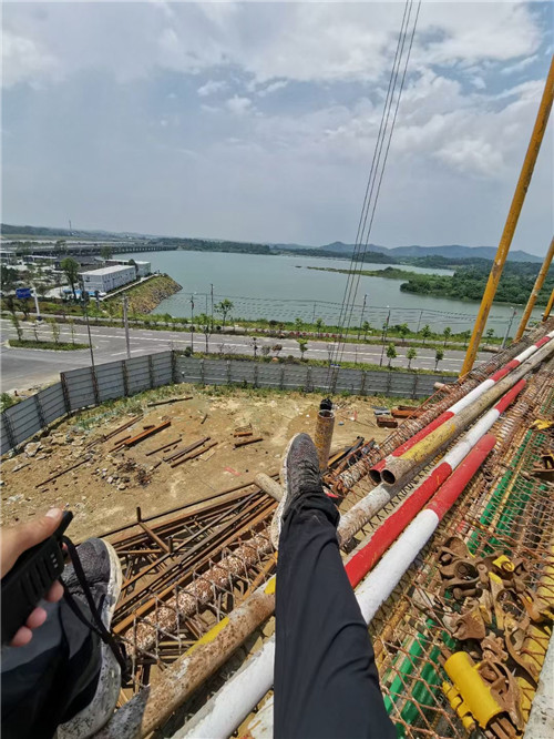 台前县作业中发生设备损坏或人员意外，责任怎么划分？